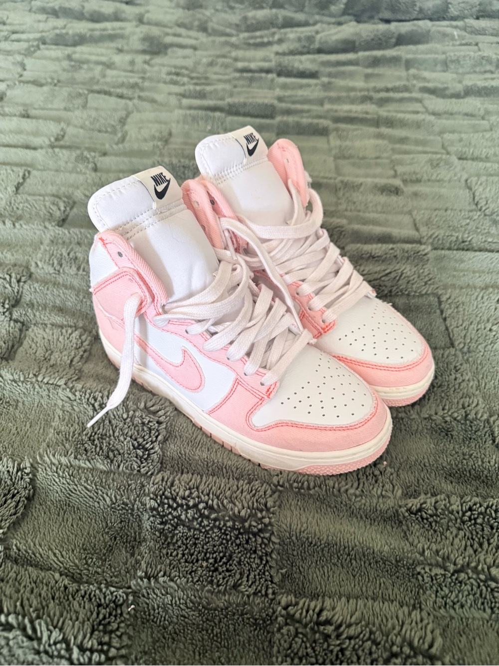Nike Women’s High-Top Sneakers in White and Light Pink